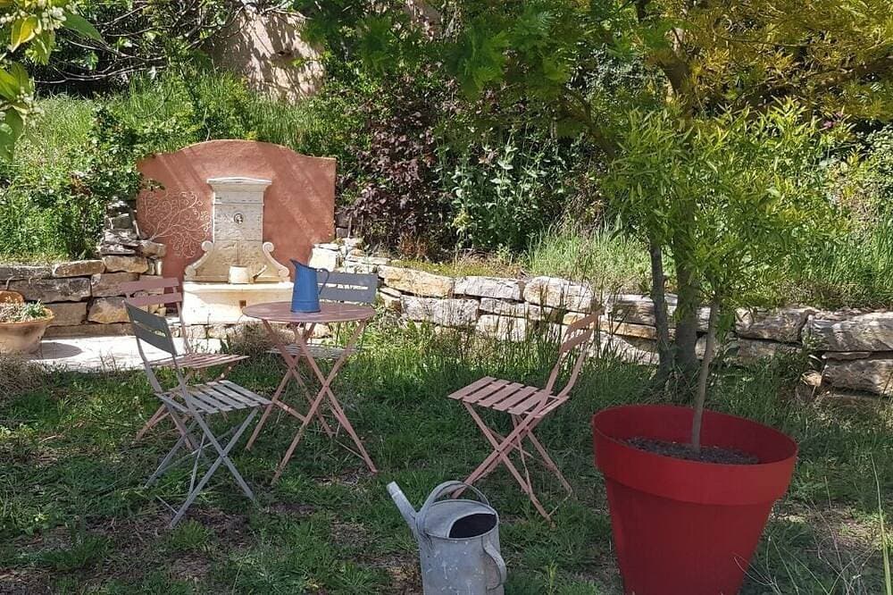 Gite with access to swimming pool 1