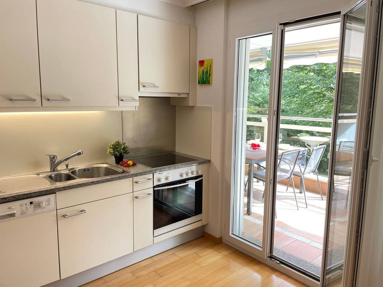 Foto 11 von 36: Ferienwohnung mit Blick in die Parkanlage, nahe der Seepromenade und Strandbad