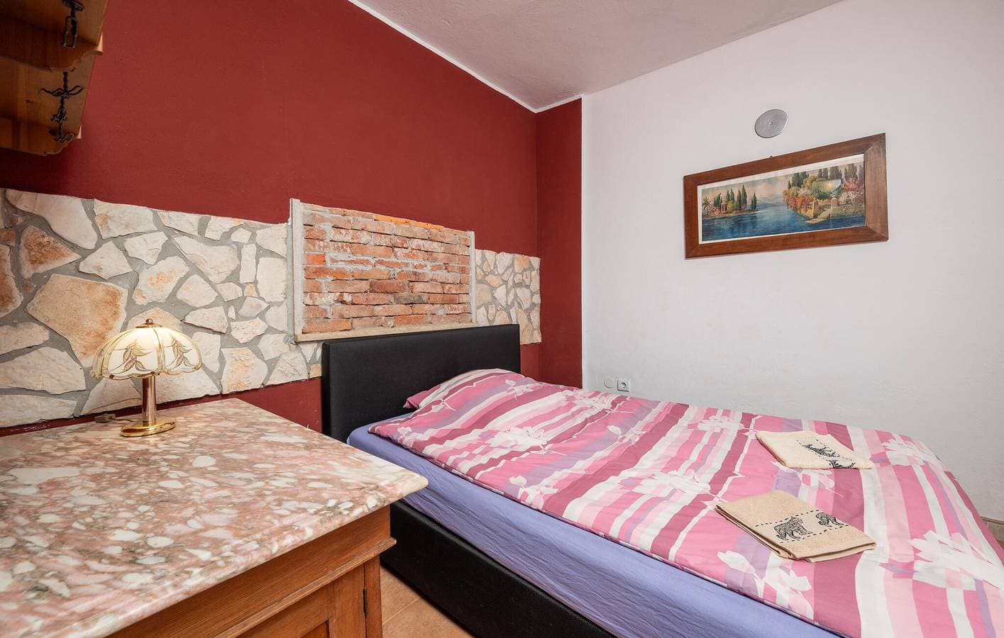 Foto 6 von 36: Gemütliche 2-Zimmer-Wohnung mit WLAN, Terrasse und Parkplatz in der Nähe der Konoba KACANA