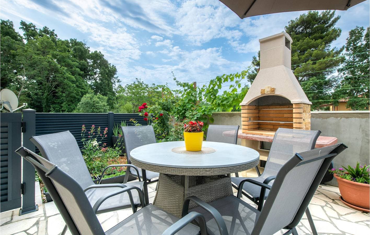 Foto 3 von 31: Gemütliche 1-Zimmer-Wohnung mit Terrasse in der Nähe von Labin und dem Fluss