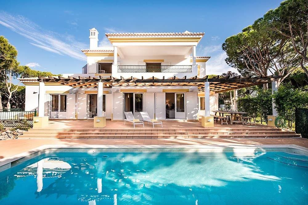 Spacious villa with pool in Praia Verde walking distance to beach with free wifi 1