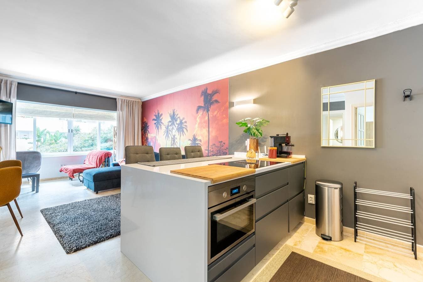 Foto 10 von 25: Ferienwohnung '1line Beach' mit Meerblick, WLAN und Klimaanlage