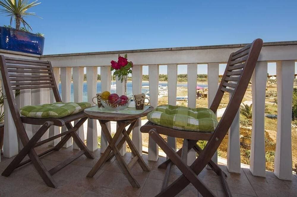 1-Zimmer-Ferienwohnung am Strand Krapanj, Sibenik 1