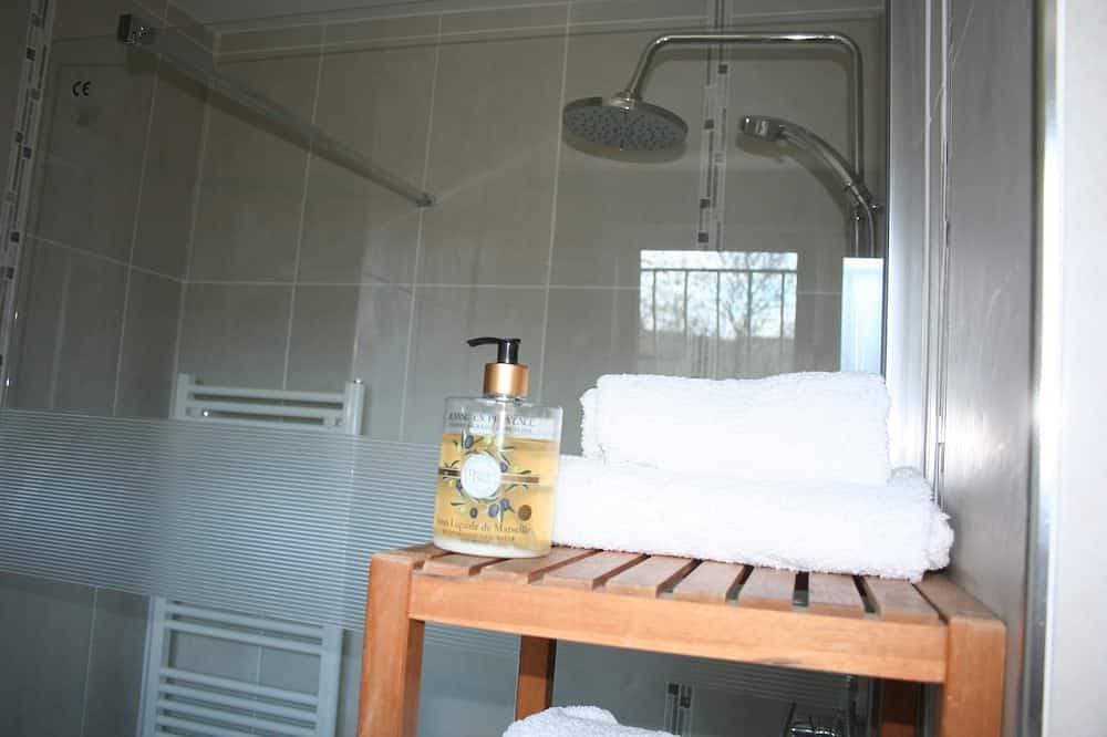 Foto 7 von 30: Les Rochers - Spacious woodland gite with heated pool