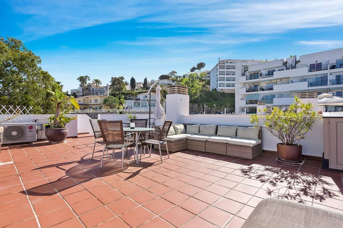 Foto 4 von 22: Terrace Penthouse with Pool by Costarentals