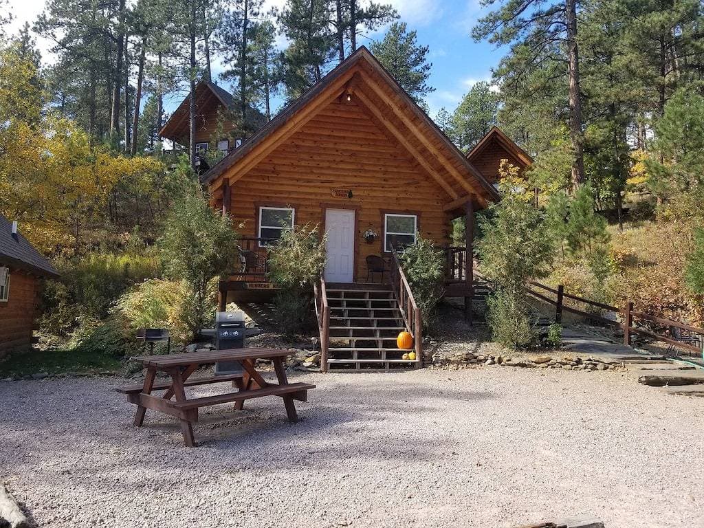Foto 7 von 14: Hunters Haven # 3 Custom Built Blockhaus, umrahmt von Black Hills National Forest