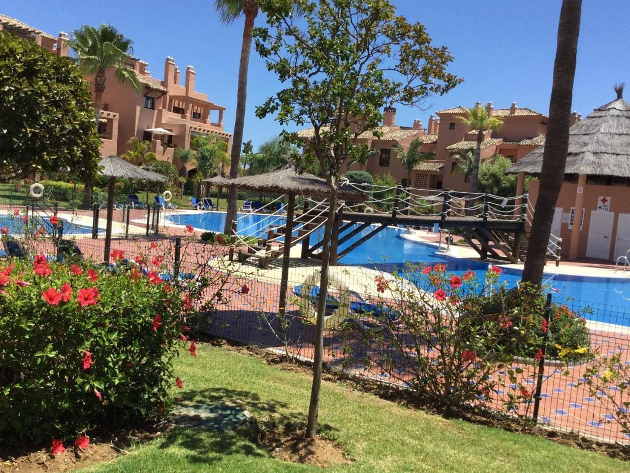 Foto 12 von 59: Superior Two Bedroom Apartment with Pool View