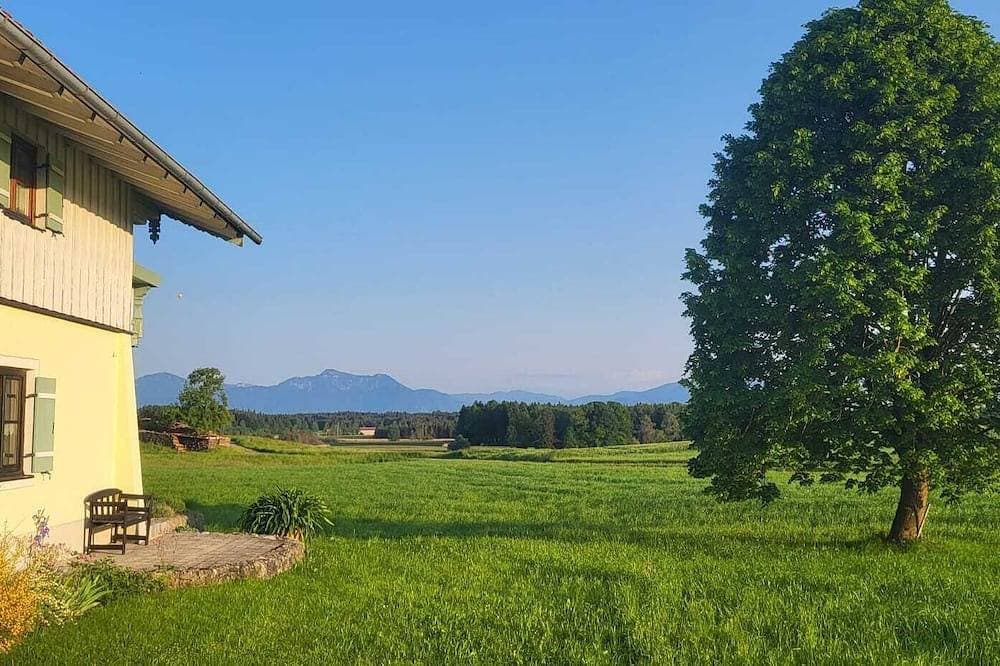 Foto 8 von 17: Ruhig gelegene Erdgeschoss Wohnung mit eigener Terrasse und Bergblick