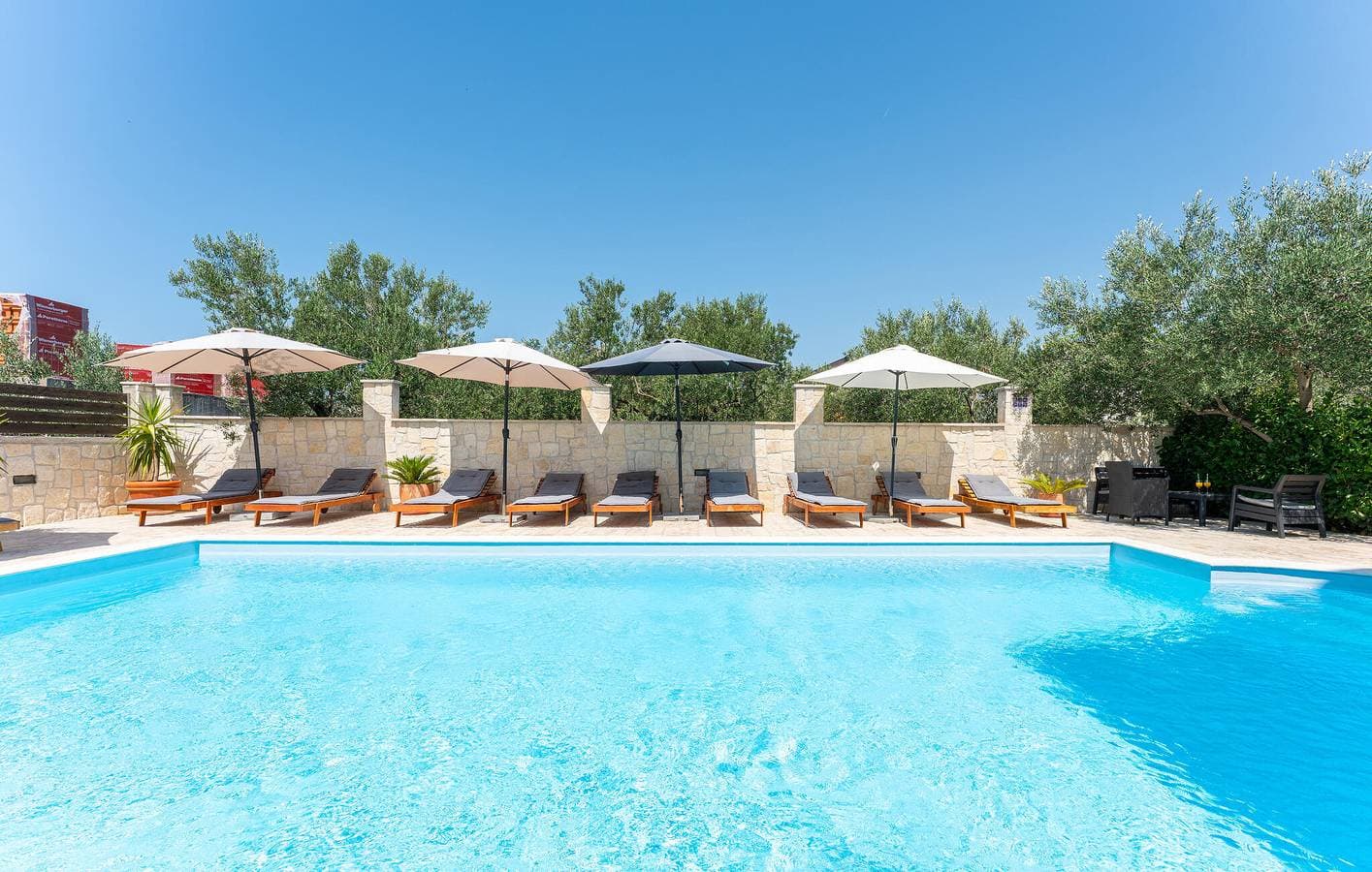 Foto 9 von 25: Reizende Ferienwohnung mit Pool und Terrasse, 1,5 km vom Strand Pod Vruljom entfernt