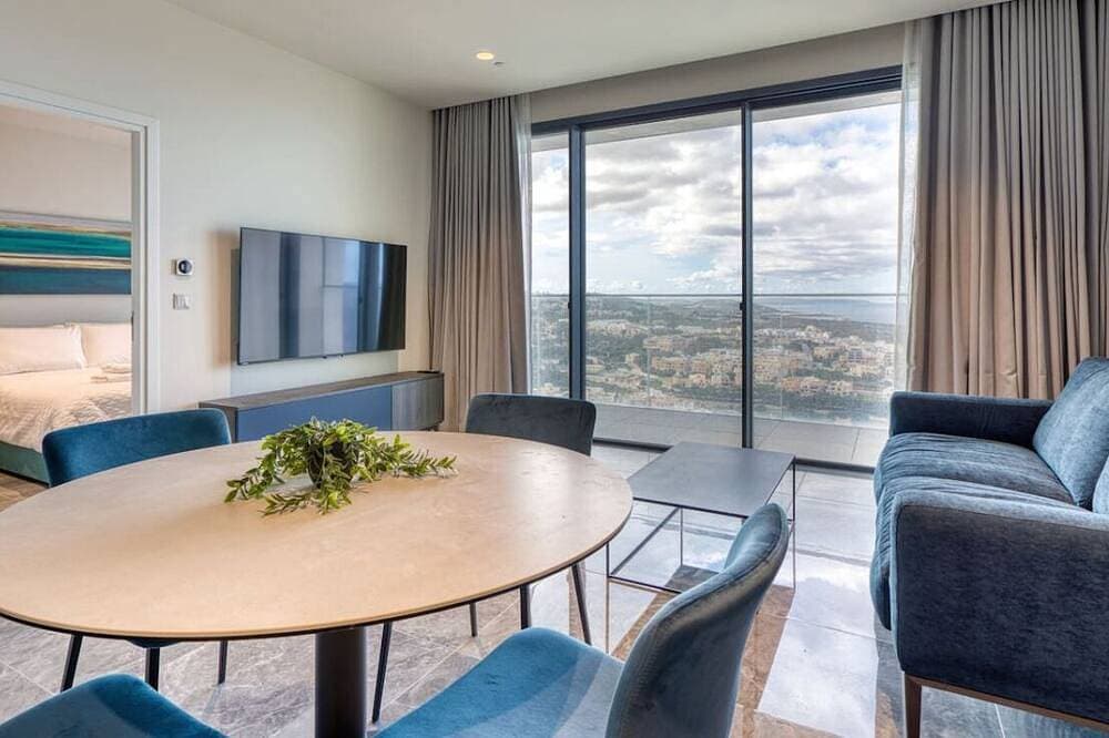 The Official Mercury Suites - 22nd Floor w/Pool 1