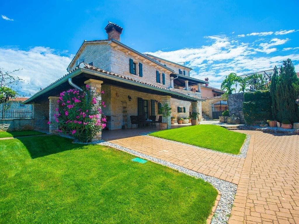 Foto 4 von 24: Villa in Sveti Lovreč mit Schwimmbecken