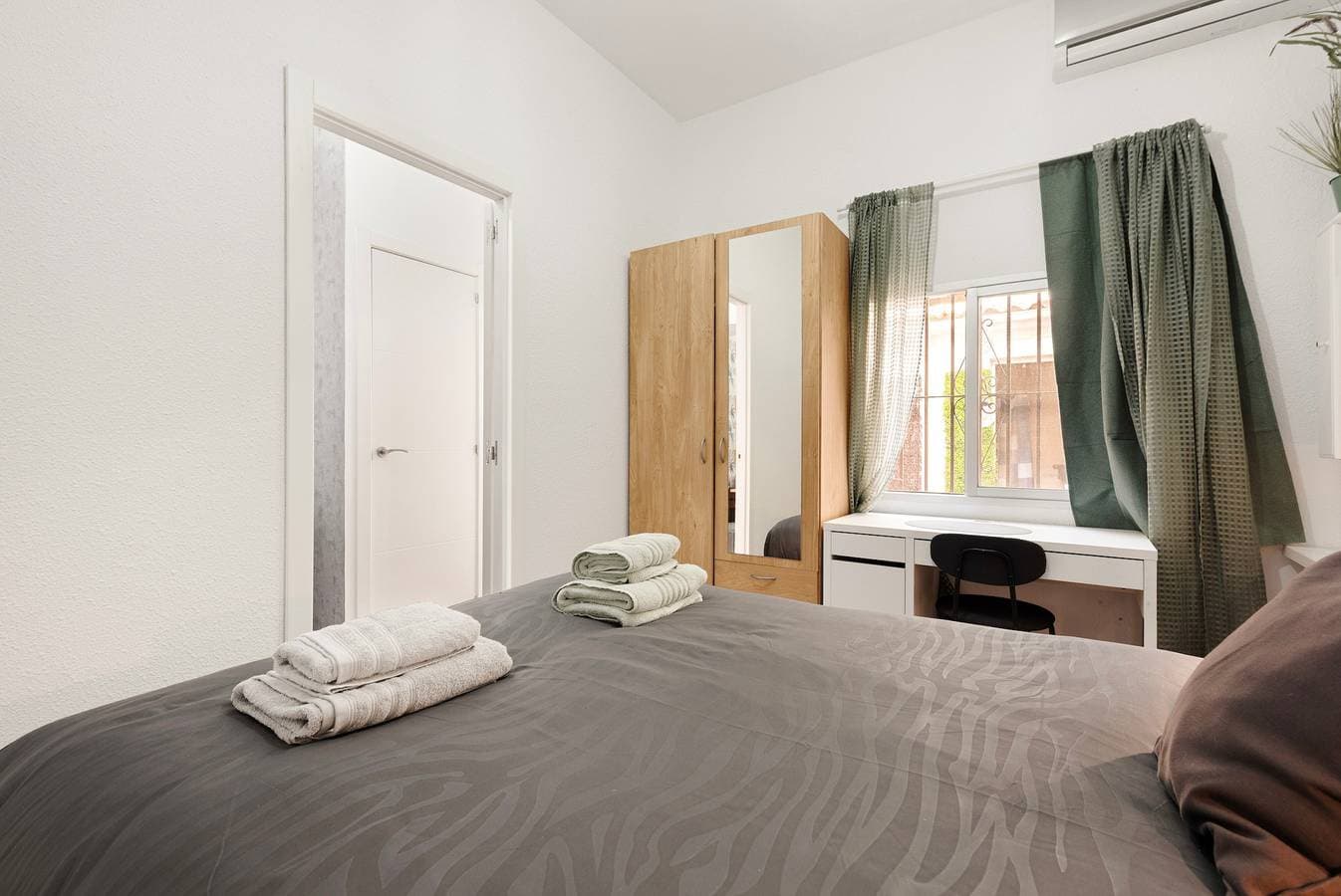 Foto 11 von 20: Ferienhaus 'Altamira 6' mit privater Terrasse, WLAN und Klimaanlage