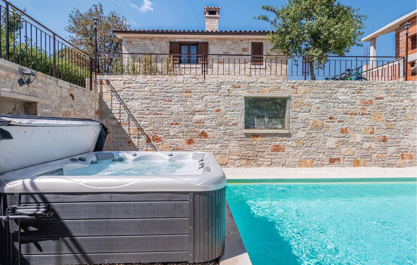 Foto 10 von 26: Gemütliche Ferienwohnung mit Pool, WLAN und Parkplatz in der Nähe des Stadtzentrums von Rajki