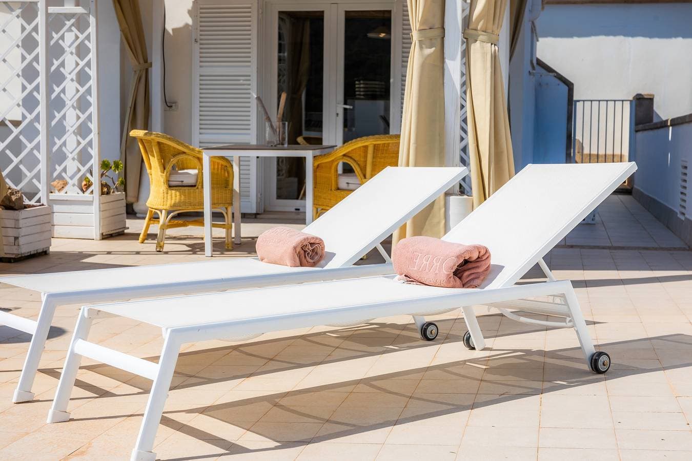 Foto 5 von 28: Ferienwohnung nahe dem Strand mit Poolzugang, privater Terrasse, Klimaanlage und WLAN