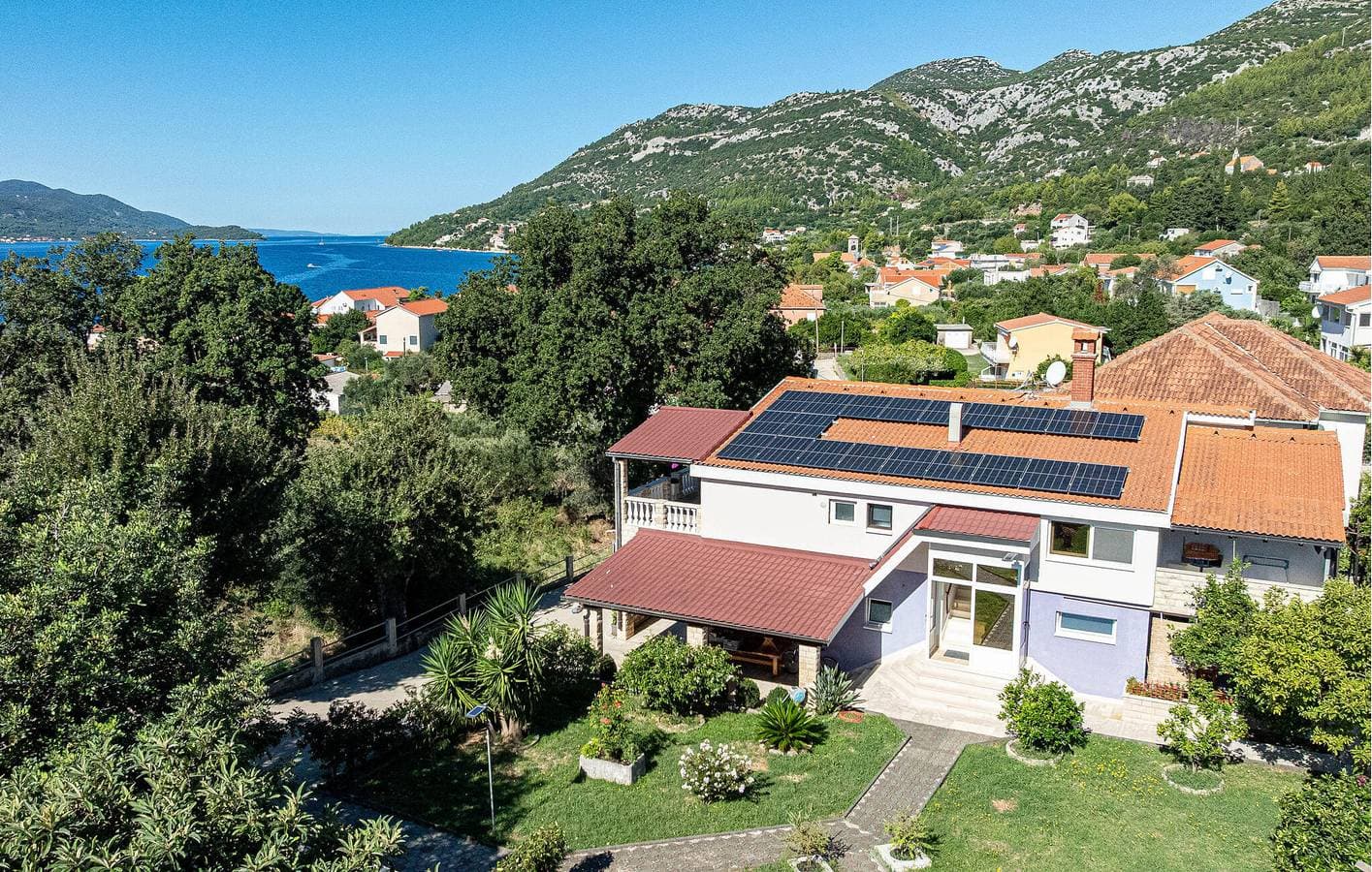 Gemütliche Ferienwohnung mit Terrasse, WLAN und Parkplatz in der Nähe des Strandes Tri Žala 1