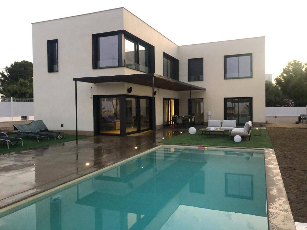 Foto 3 von 86: Villa - Beach Front