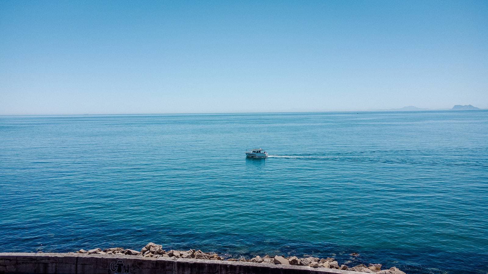 Foto 12 von 27: 39. Front row panoramic sea view Estepona
