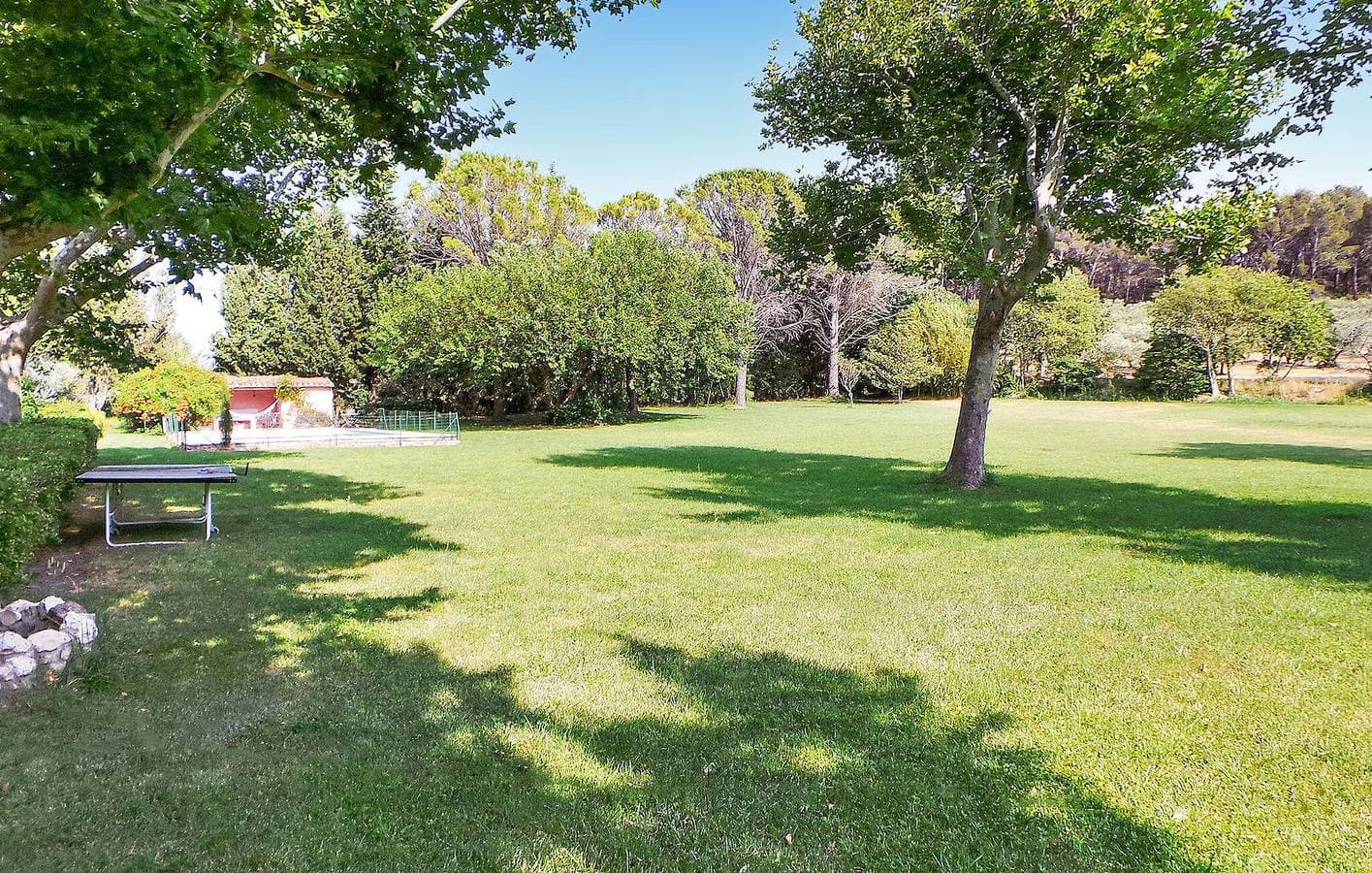Foto 11 von 47: 500sqft Wohnung mit Garten, Pool, Parkplatz & Internet
