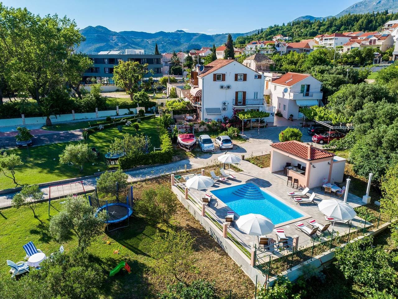 Foto 7 von 16: Apartments Mali Paradiso - Two Bedroom Apartment with Balcony and Pool View (A4)