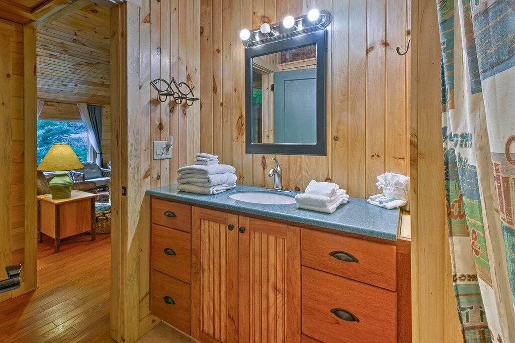 Foto 5 von 25: Bryson City Cabin mit Feuerstelle am Coopers Creek!