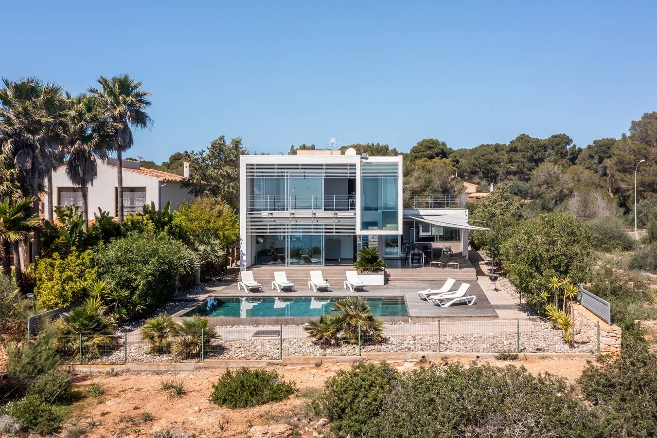 Foto 6 von 39: Pool with Sea Views - Villa Es Pas