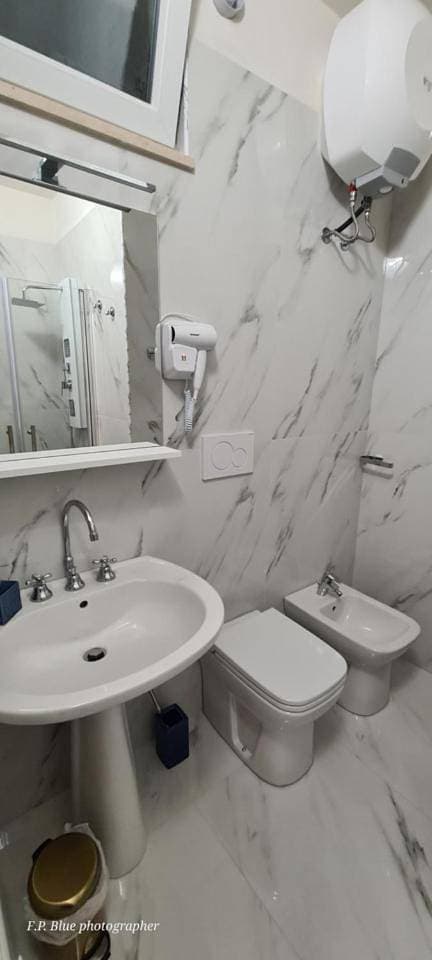 Foto 6 von 11: Double Room with Private Bathroom