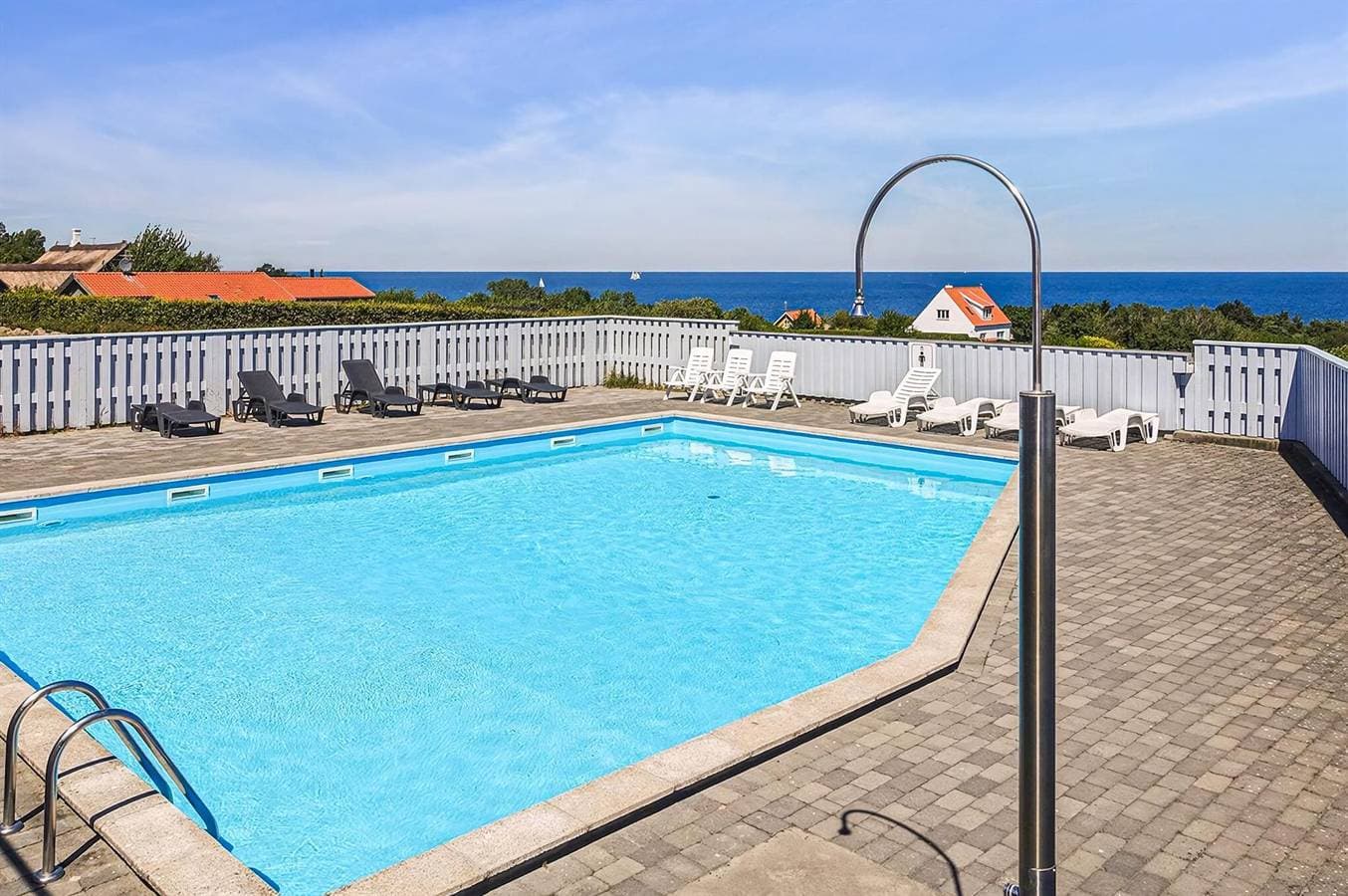 Foto 8 von 27: Awesome apartment in Allinge w/ WiFi, 2 Bedrooms and Outdoor swimming pool