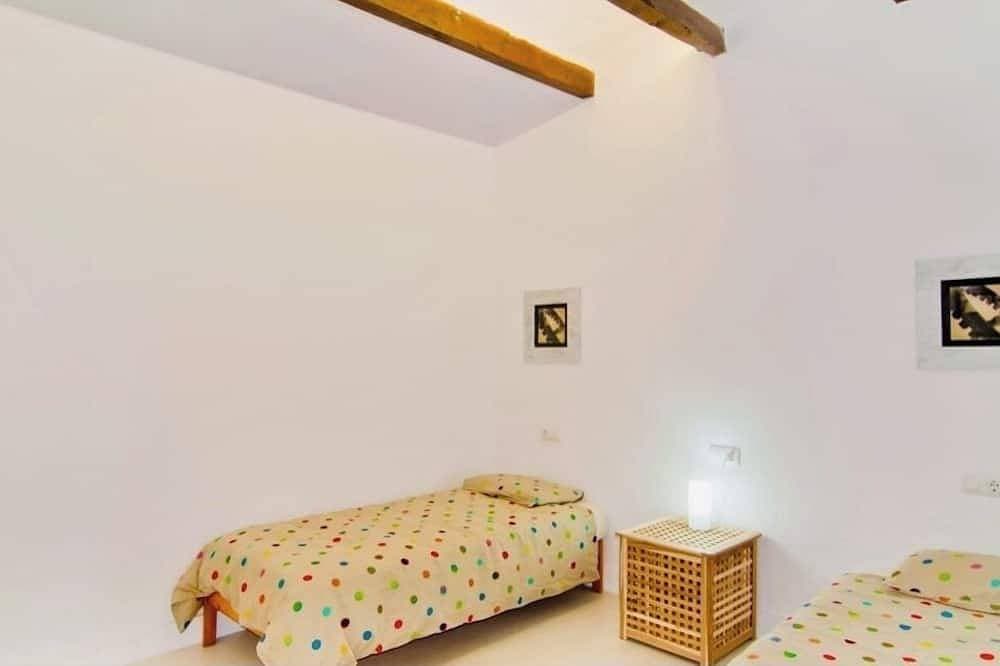 Foto 4 von 30: Seafront Villa Sa Pedrus