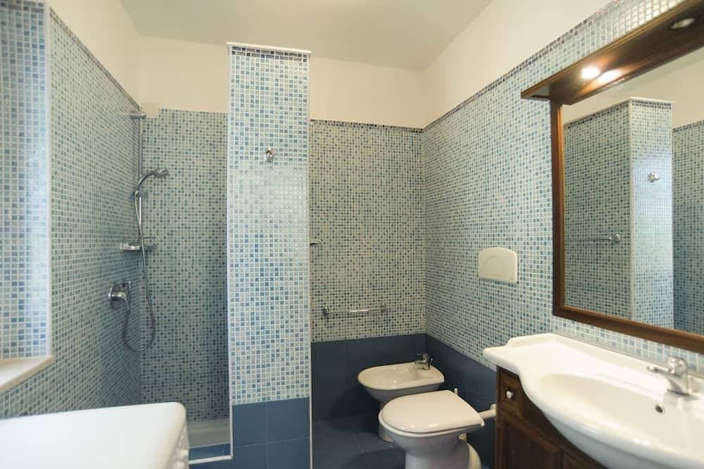 Foto 7 von 29: Komplett eingezäunt in einer fantastischen Agrumeto Villa umgeben