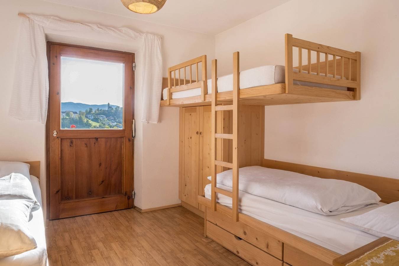 Foto 10 von 21: Ferienwohnung "Schlern" in landschaftlich reizvoller Umgebung mit Bergblick & Garten