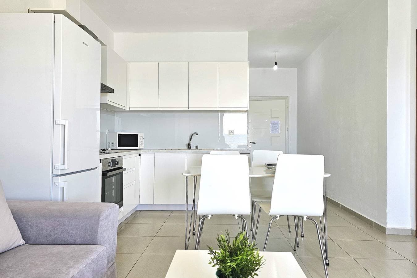 Foto 4 von 24: Panorama View Apartment In Saranda - 271