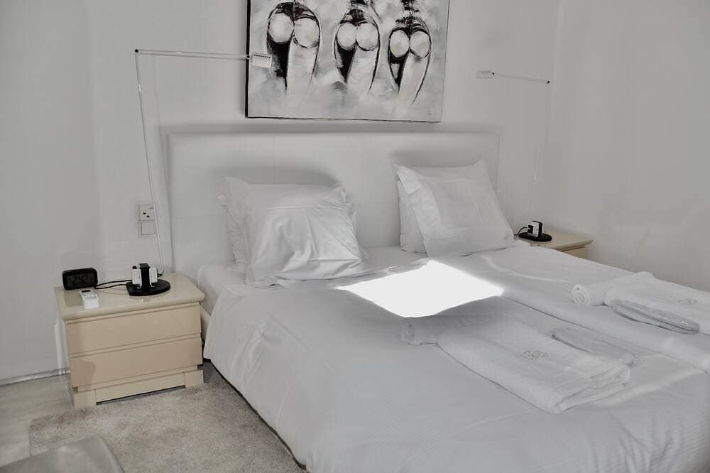 Foto 2 von 30: Haus Oliviers 5 *****beheiztes Schwimmbad Kingsize-Bett Klimaanlage Luxus