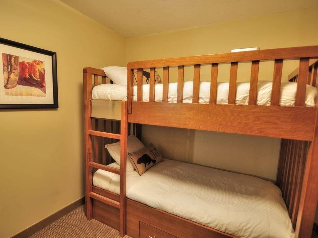 Foto 10 von 28: Copperstone 2Br in den kanadischen Rocky Mountains - hundefreundlicher, geteilter Whirlpool