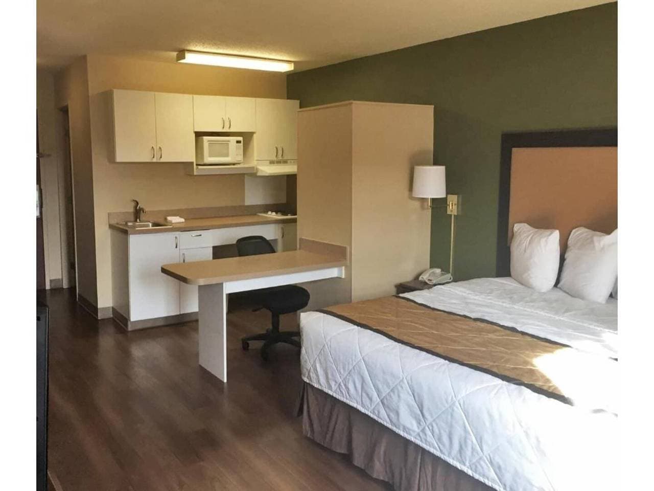 Foto 7 von 25: 1 Queensize-bett | Nichtraucher, Küche