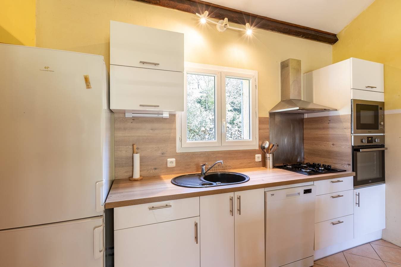 Foto 6 von 25: Familienfreundliches Ferienhaus mit Bergblick, gemeinsamer Terrasse und Klimaanlage