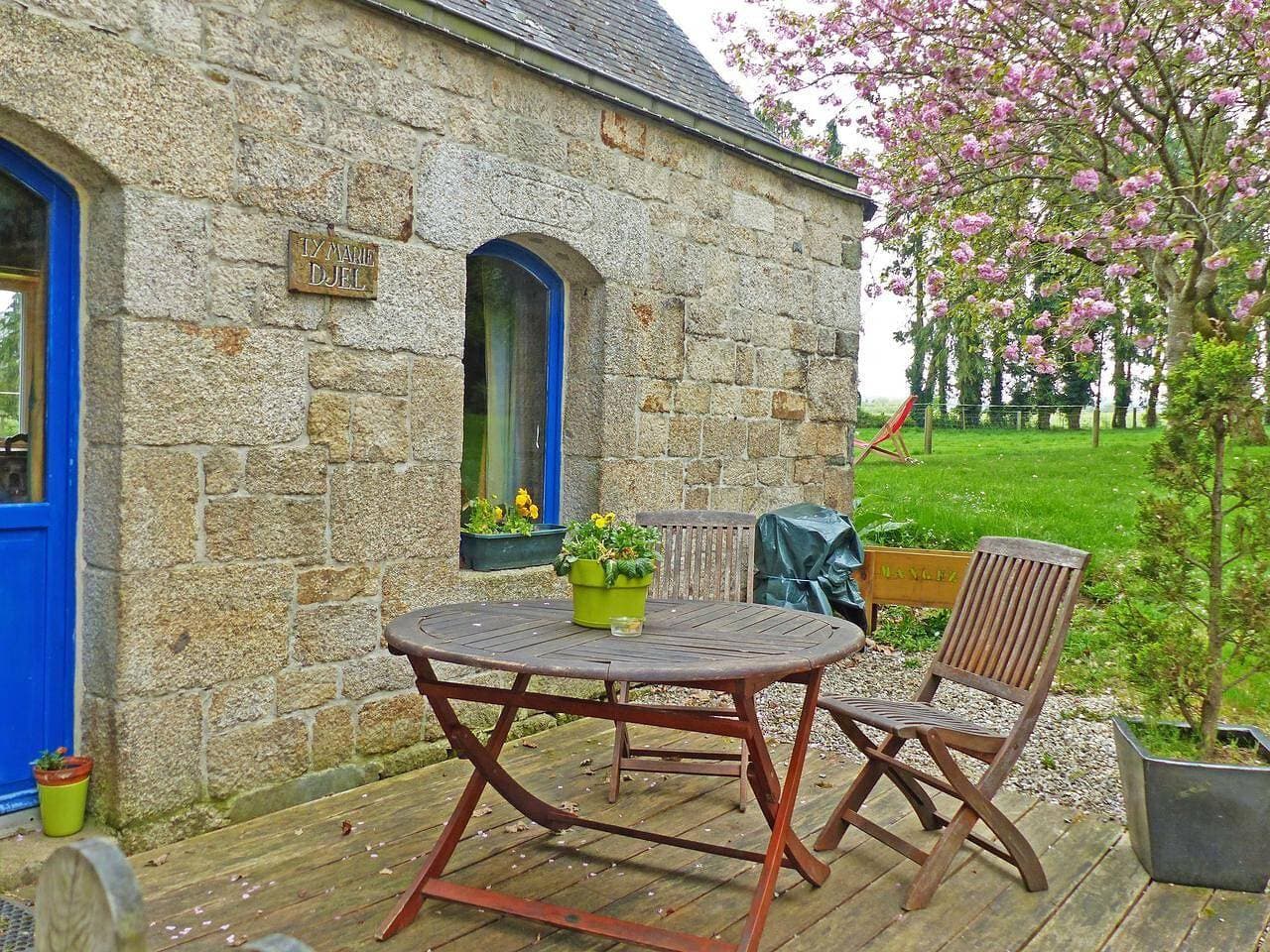 Foto 13 von 17: „Petite Maison & Wellnessbereich“ mit Whirlpool, WLAN, Terrasse & privatem Garten