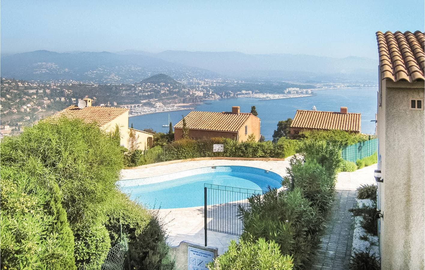 Foto 2 von 34: Appartement am Pool: Terrasse, WiFi, Parkplatz | Strand 700m
