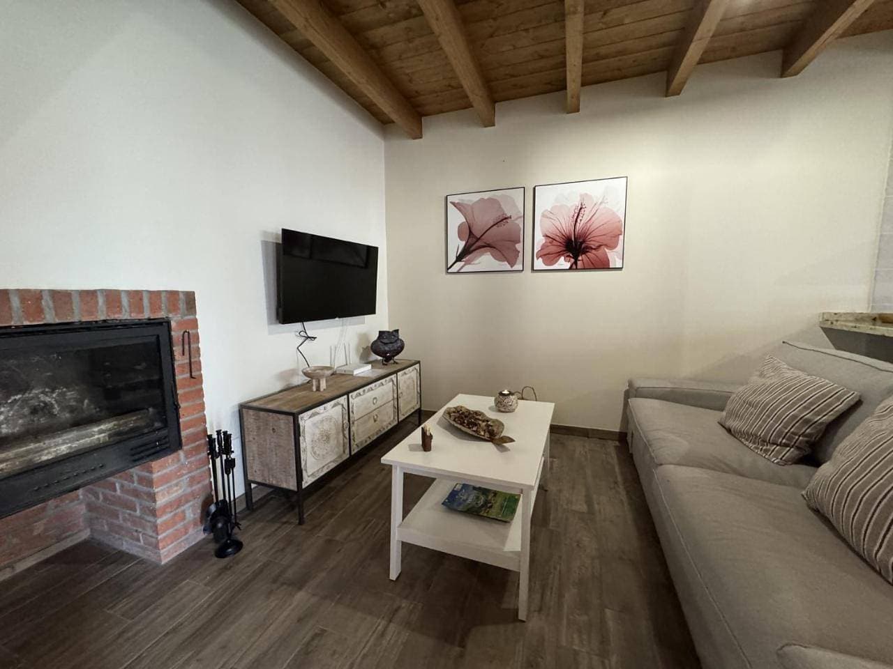 Foto 11 von 49: Three-Bedroom House