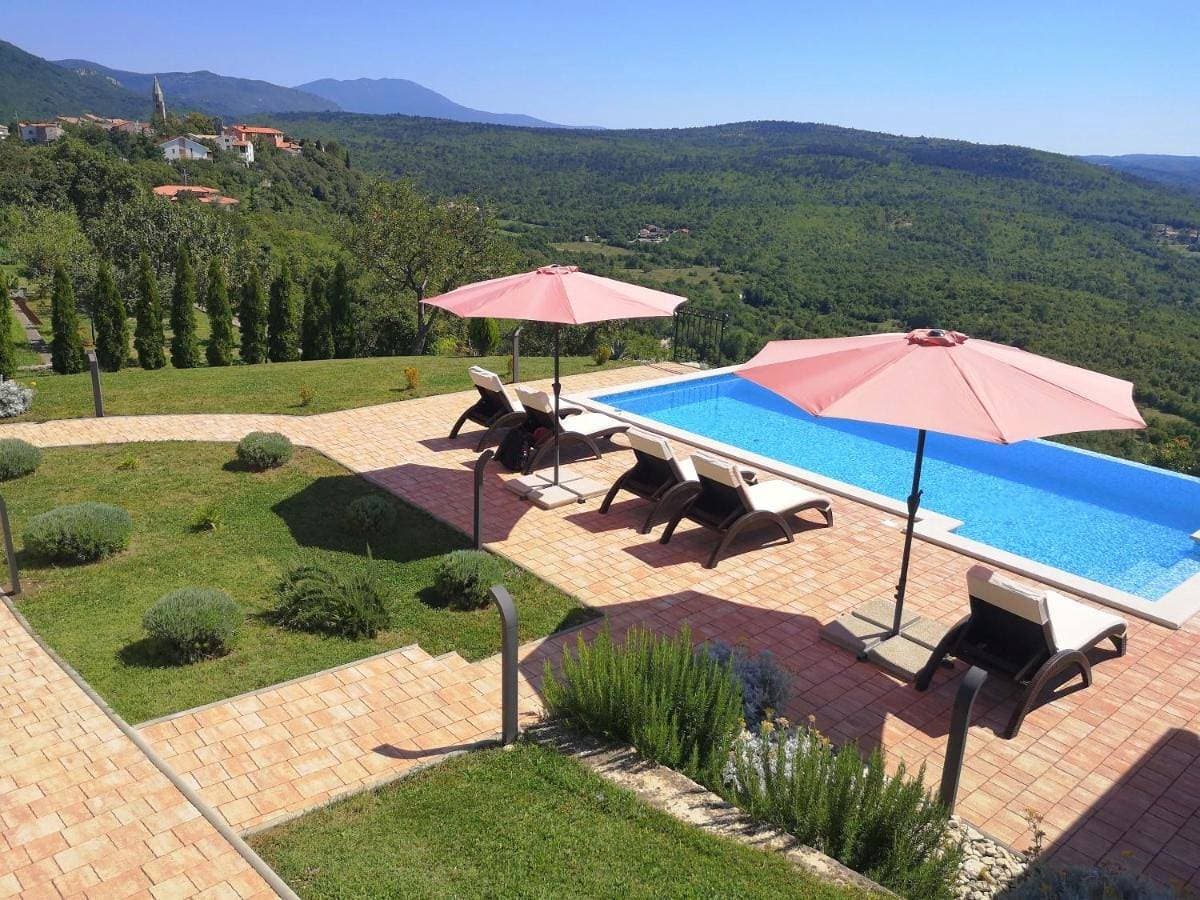 Home Andrea with infinity salty pool 1