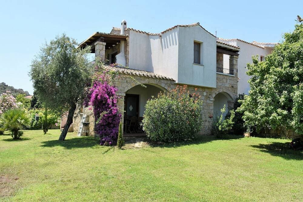 Villa Menhir. Mediterranen Garten. Berg Aussicht. 1