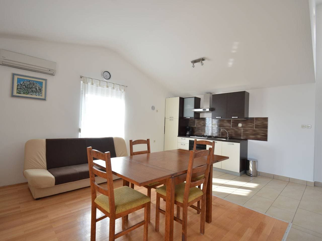 Foto 10 von 39: Geräumiges Ferienhaus in Maslenica