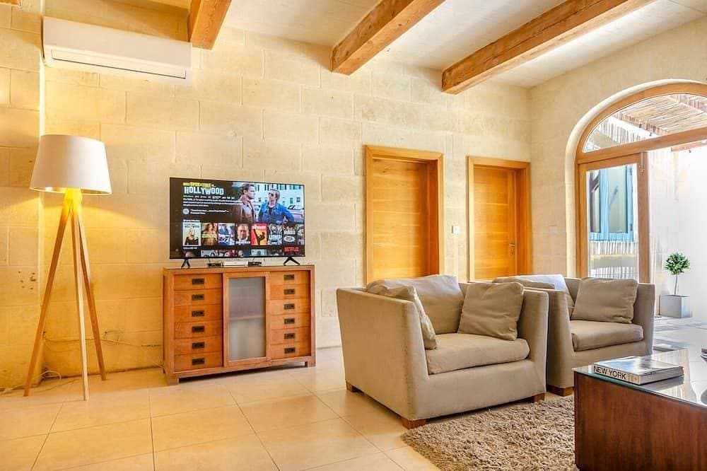 Foto 9 von 28: Escape w/Private pool, indoor hot tub & BBQ terrace