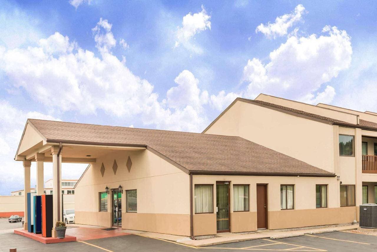 Days Inn by Wyndham Hannibal 1