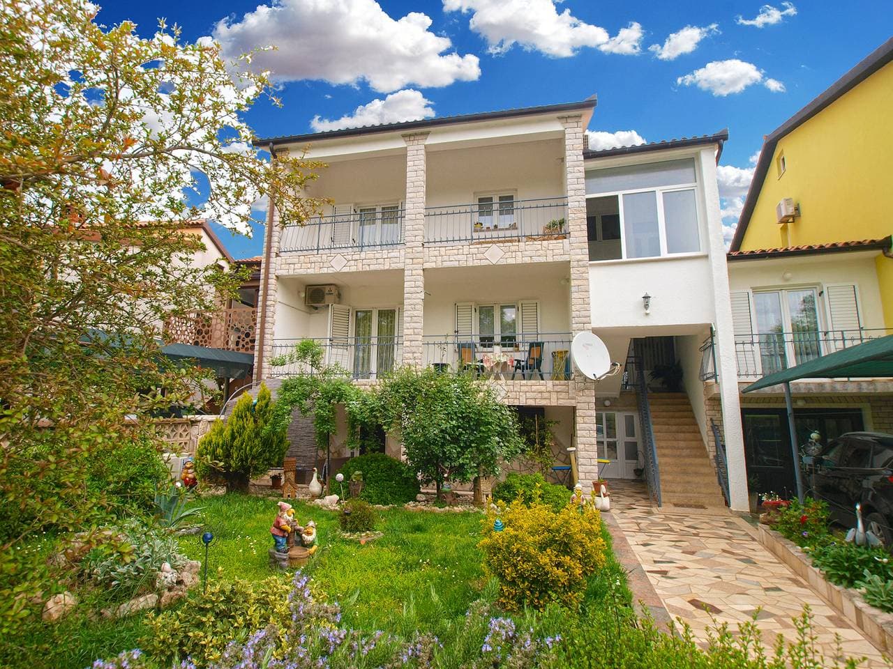 Foto 2 von 24: Ferienwohnung für 5 Personen mit Terrasse