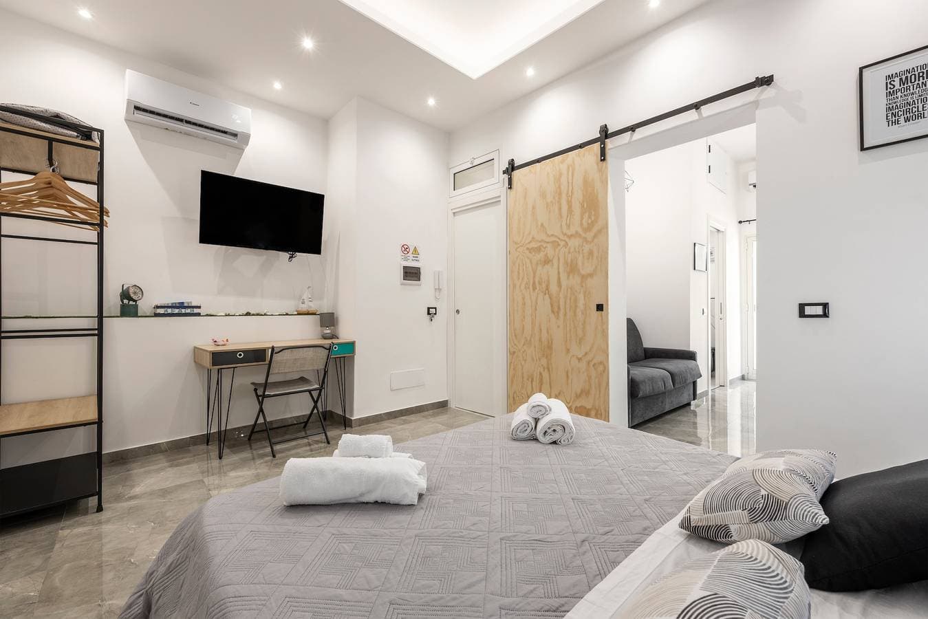 Foto 3 von 23: Ferienwohnung 'Onda Blu' mit Meerblick, Wi-Fi und Klimaanlage