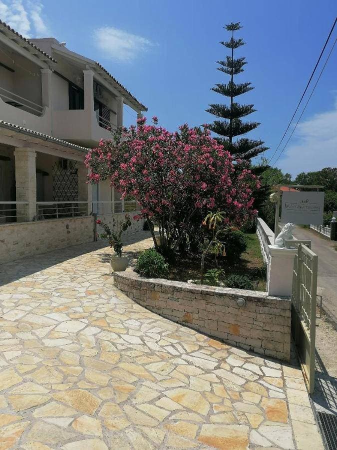 Makis Apartments 1