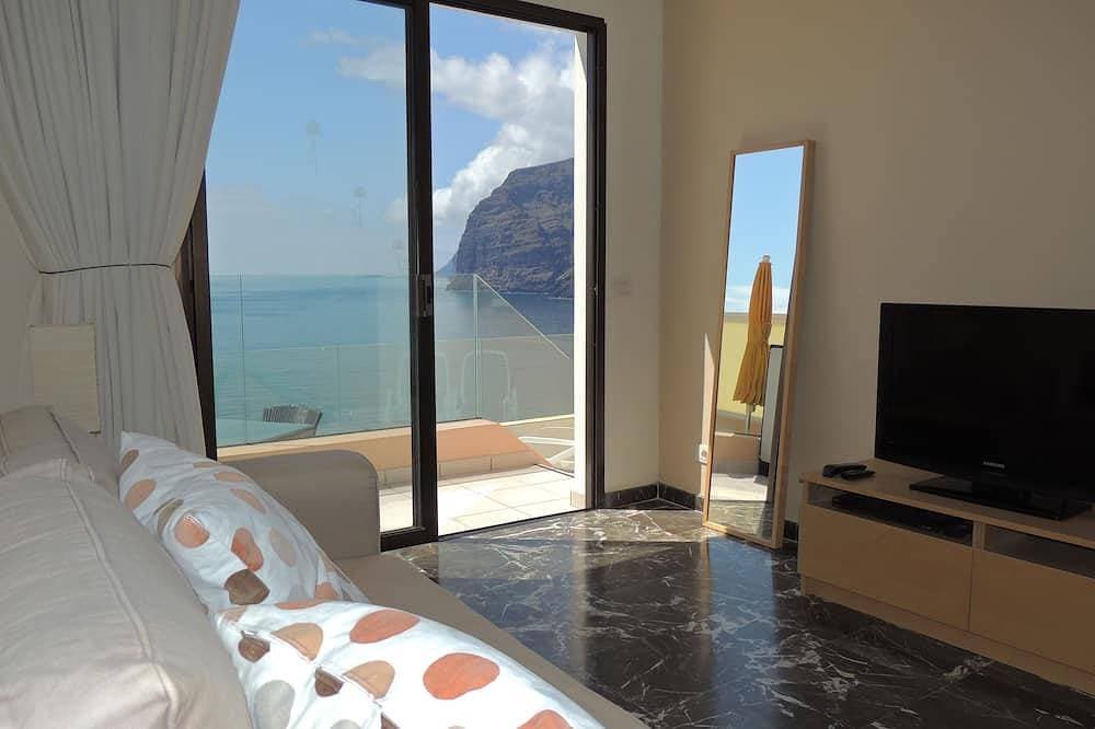 Foto 2 von 30: Spektakuläre sonnige Wohnung mit WIFI, Pool, Panoramablick Cliff & Meerblick.