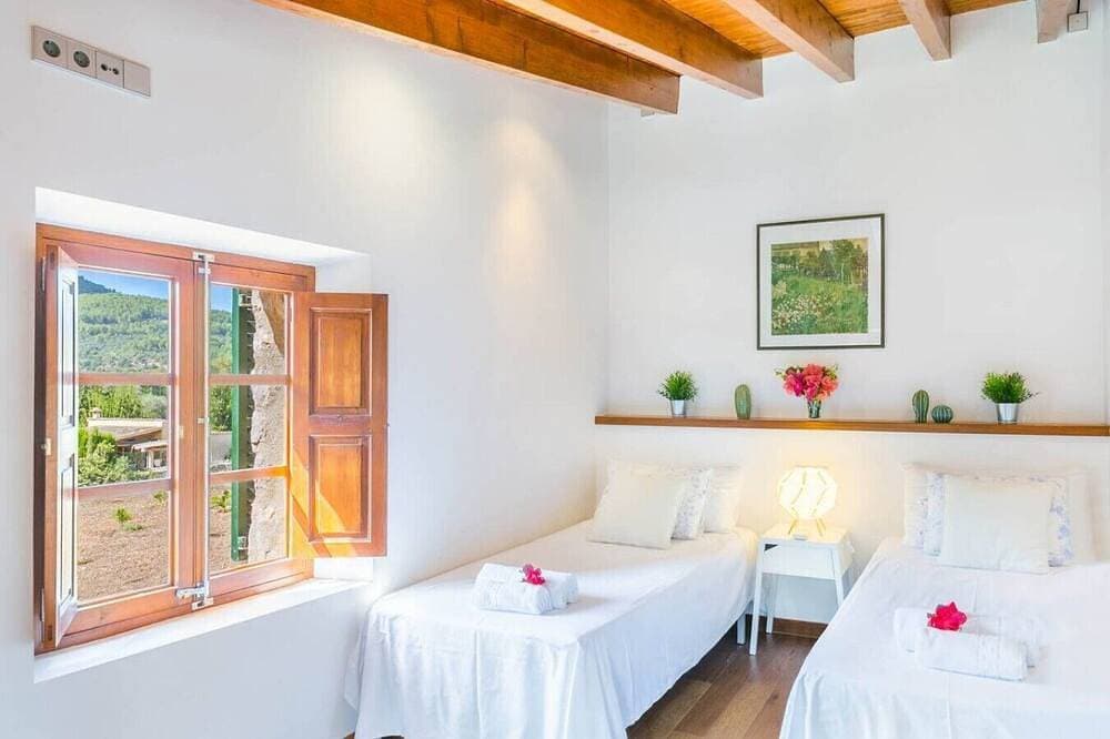 Foto 4 von 30: Schöne mallorquinische Villa mit Pool in Soller