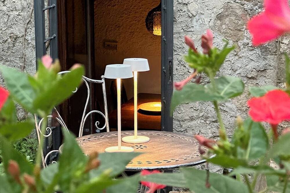 Foto 6 von 17: Septà - Pittoresca Casa Vacanze nel Centro Storico Vista Lago, Piccolo Giardino