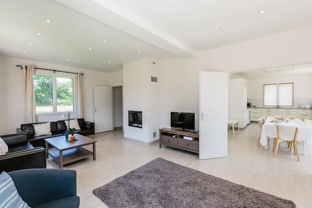 Foto 9 von 23: Modernes geräumiges Haus mit 5 Schlafzimmern im Herzen des schönen grünen Küstendorfes